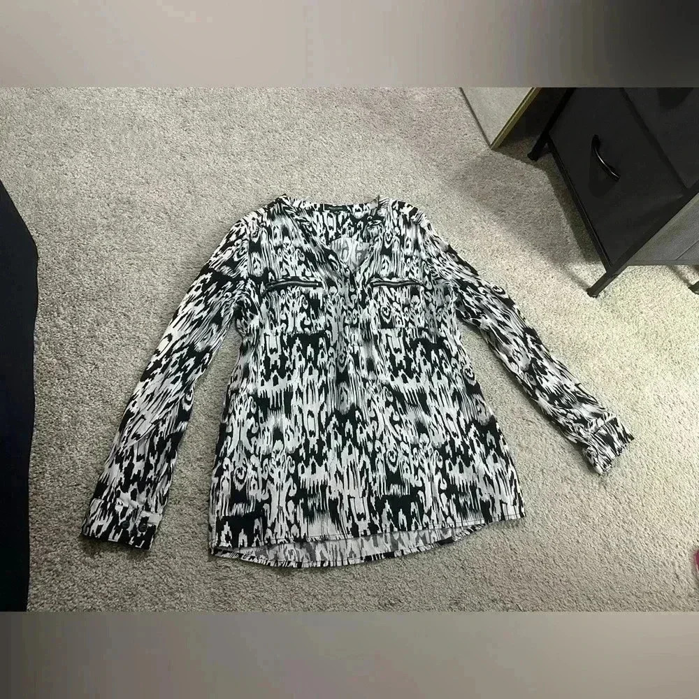 Medium Top from NOTATIONS Chic Business Casual Top - Picture 9 of 16